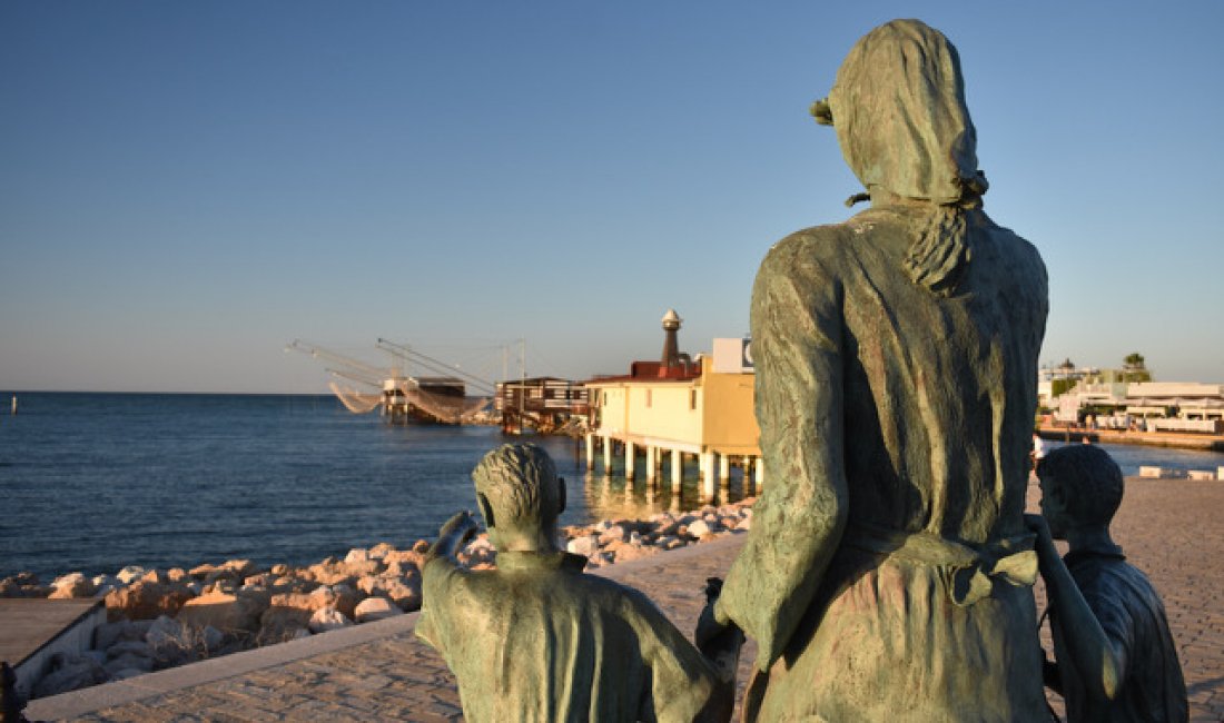 Cesenatico: alle mogli dei marinai. Credits Daniele & Marilena @ Five In Travel