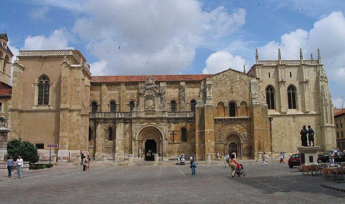La facciata di San Isidoro a León. Credits Luidger Wiki Commons
