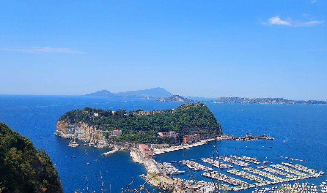 Napoli, colpo d'occhio verso Nisida e Capo Miseno dal Parco Virgiliano