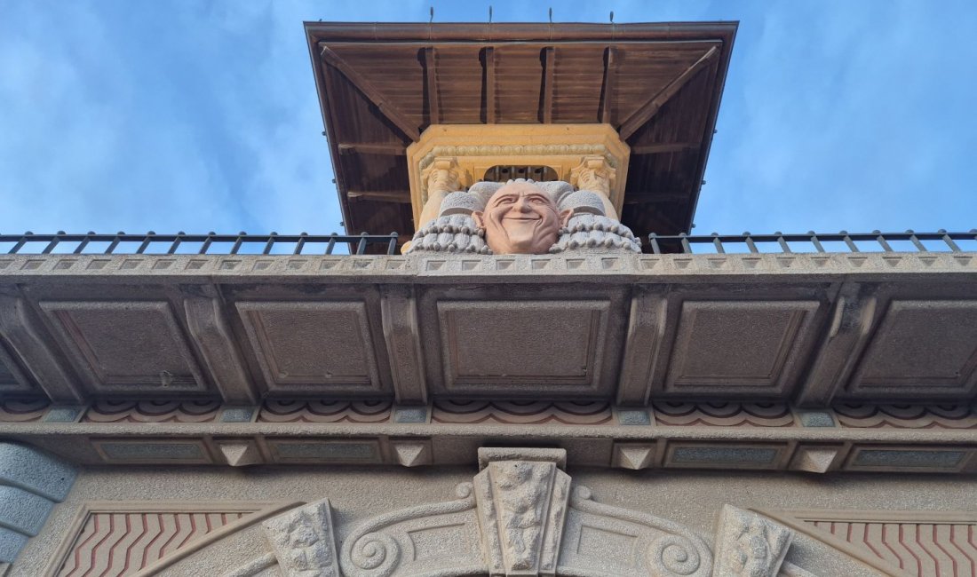 Groch vigila ancora oggi sulla Villa