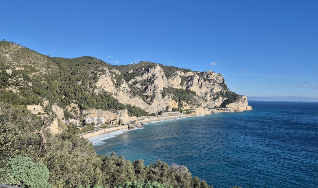 Dal Promontorio di Varigotti verso Capo Noli