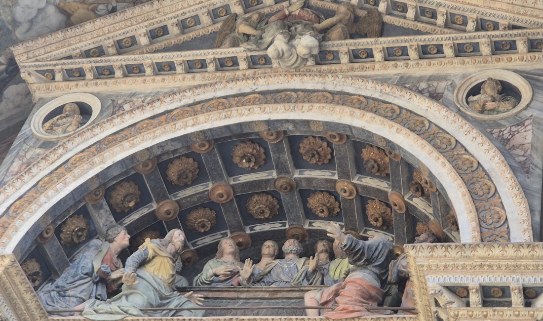 Aosta, bassorilievo della Cattedrale