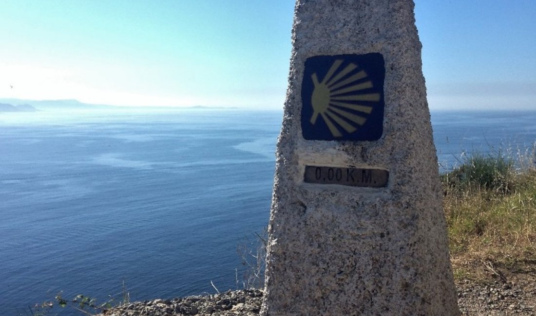 L’ultima stele del Cammino di Santiago, il fatidico km 0 di Cabo Finisterre – copy Francesco Giro