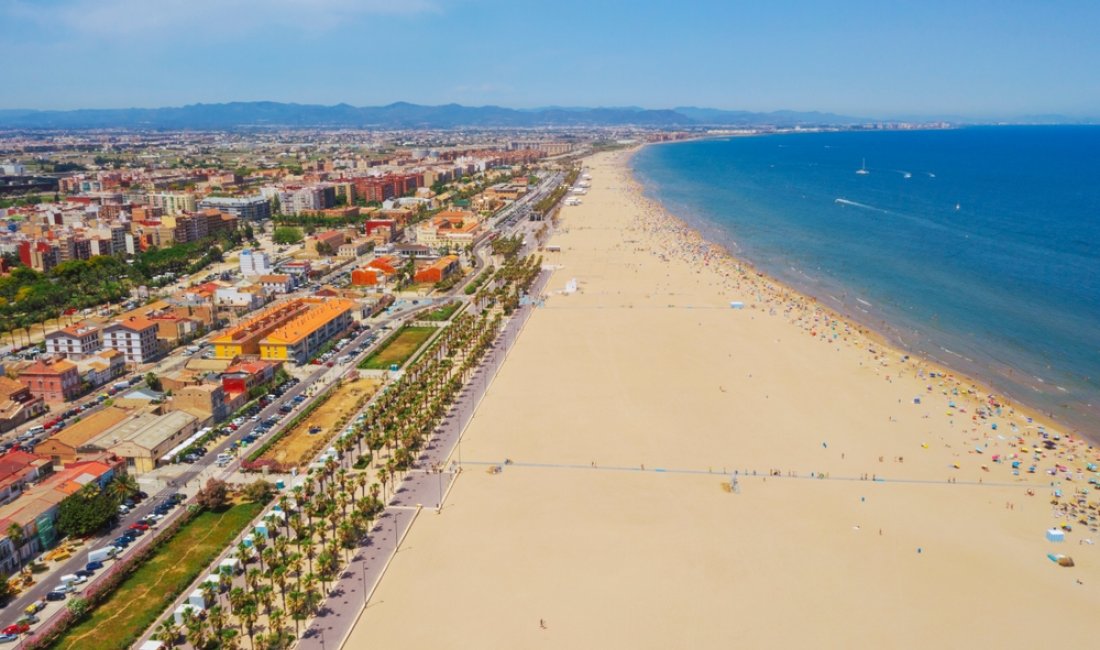 Veduta della spiaggia di Malvarrosa. Credits Agnieszka Gaul / Shutterstock