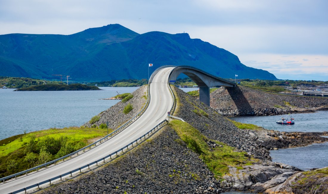 Un tratto molto mosso della Strada Atlantica. Credits Andrei Armiagov / Shutterstock