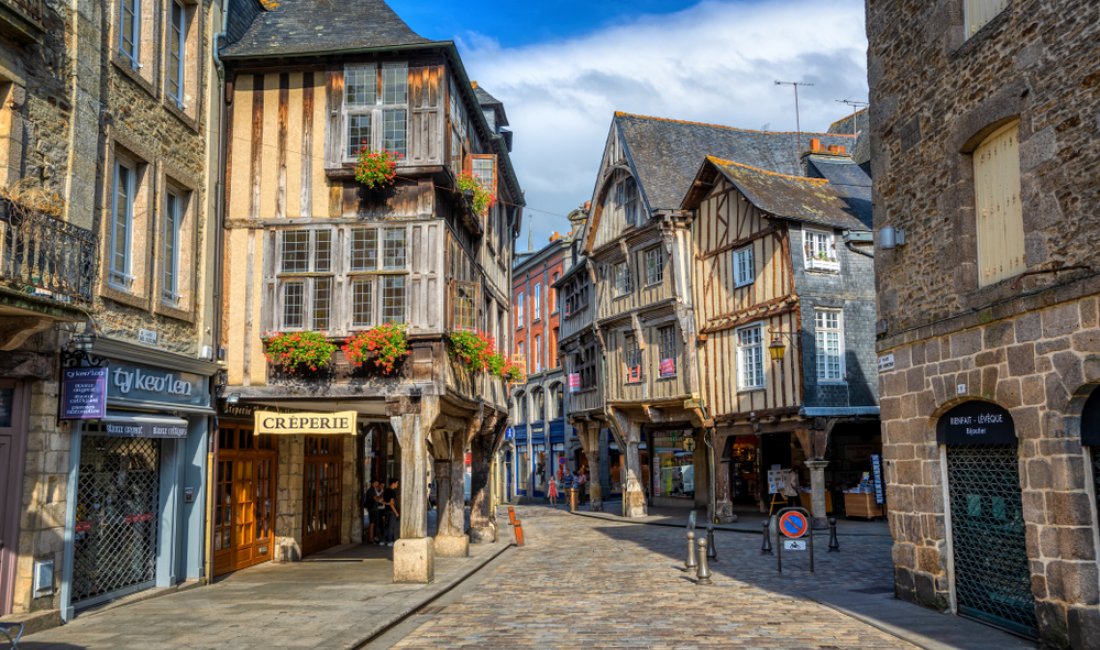 Uno scorcio del centro storico di Dinan. Credits Boris Stroujko / Shutterstock