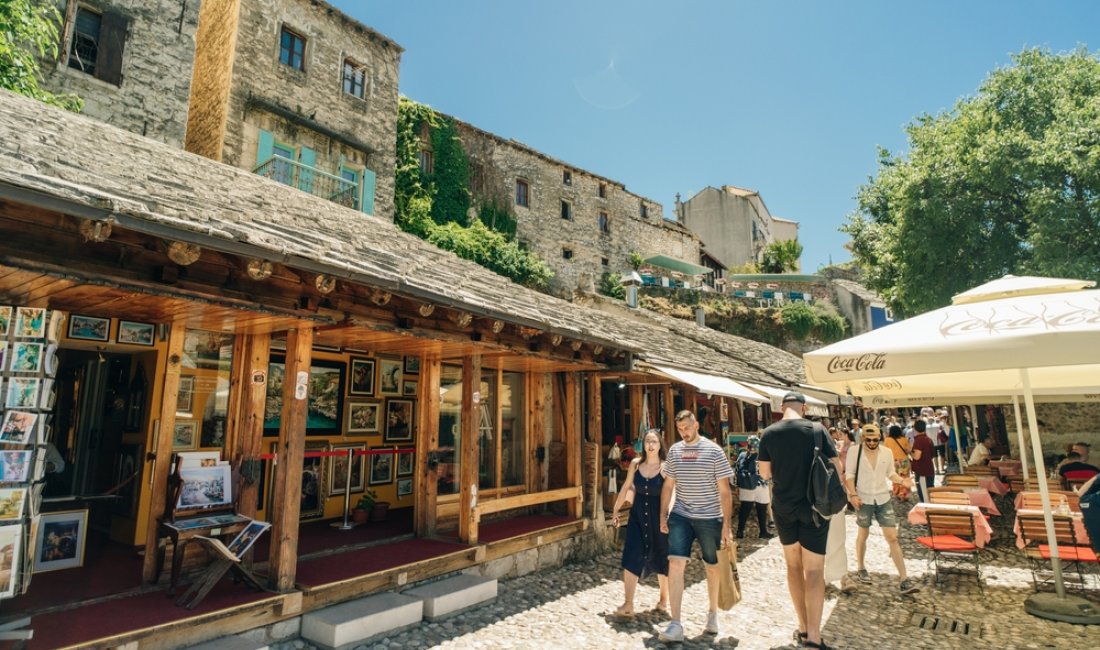 Una strada di Mostar. Credits Brester Irina / Shutterstock