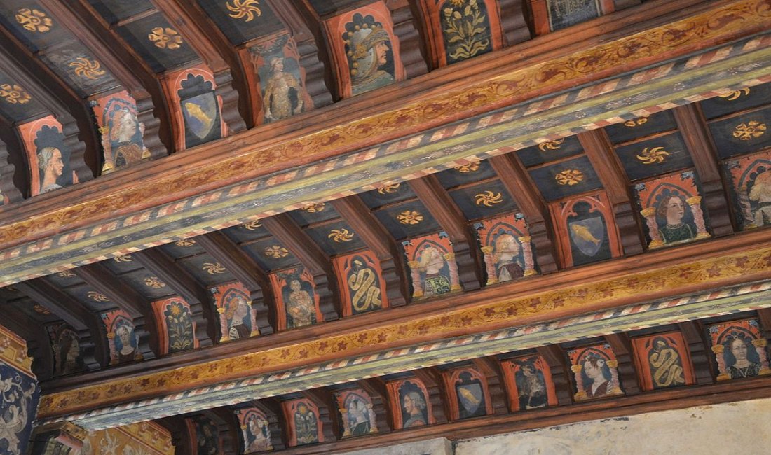 Un magnifico soffitto di Casa Cavassa. Credits Carlo Dell'Orto Wiki Commons