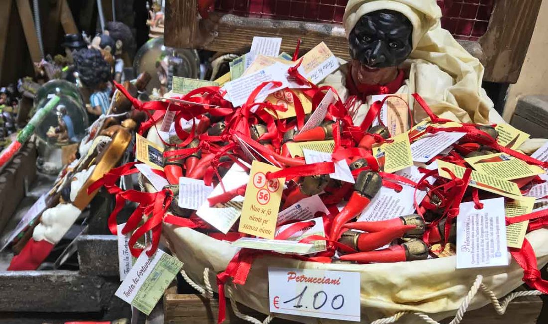 Cornetti in Via San Gregorio Armeno © Elimeli