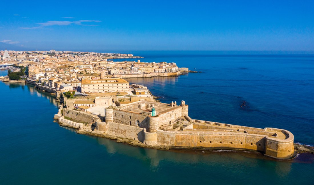 Il mare di Siracusa. Credits DaLiu / Shutterstock