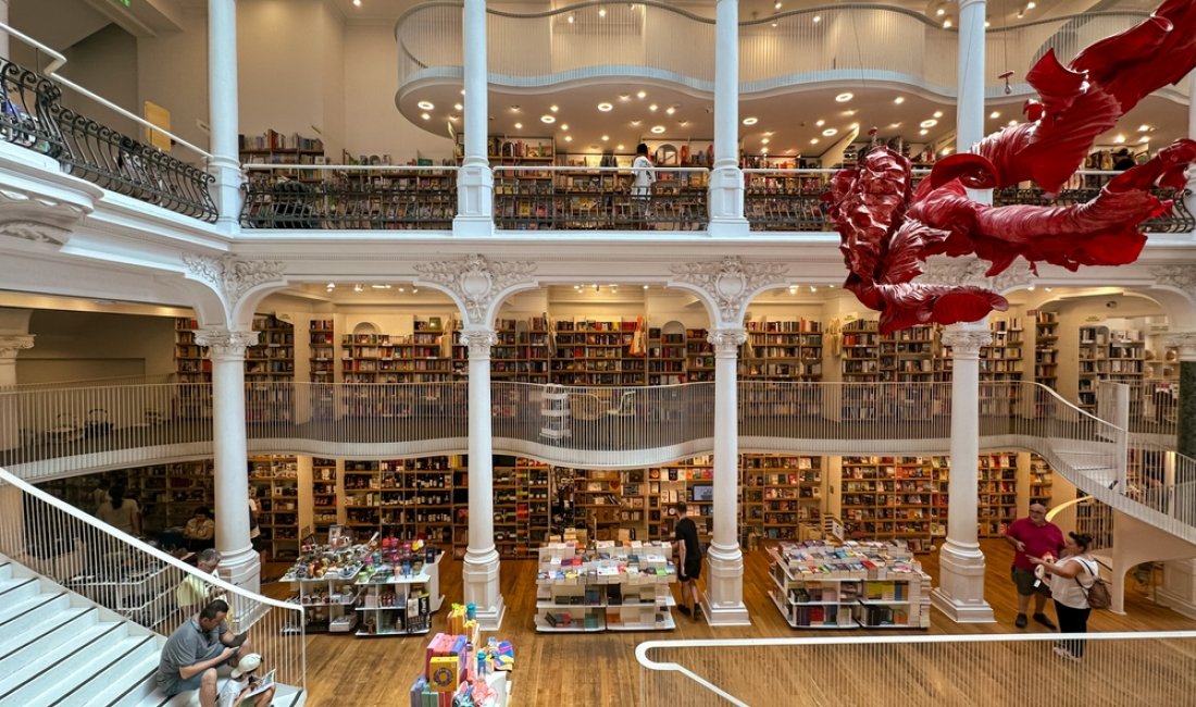 L'interno della libreria Cărturești Carusel. Credits EfiPng / Shutterstock