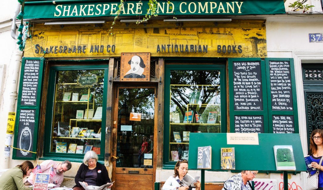 Shakespeare and Company. Credits Elena Dijour / Shutterstock