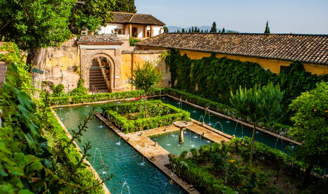 Un angolo incantevole dei giardini del Generalife. Credits Fabio Michele Capelli / Shutterstock