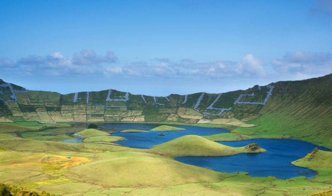I laghi all'interno del Caldeirão di Corvo. Credits FabriGallo_WildChicken / Shutterstock