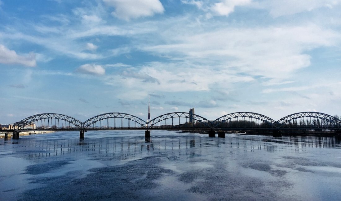 Veduta del ponte ferroviario Dzelzceļa, sul fiume Daugava © Francesco Giro