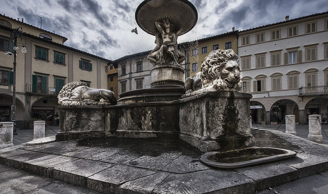 Pistoia, Piazza Farinata degli Uberti