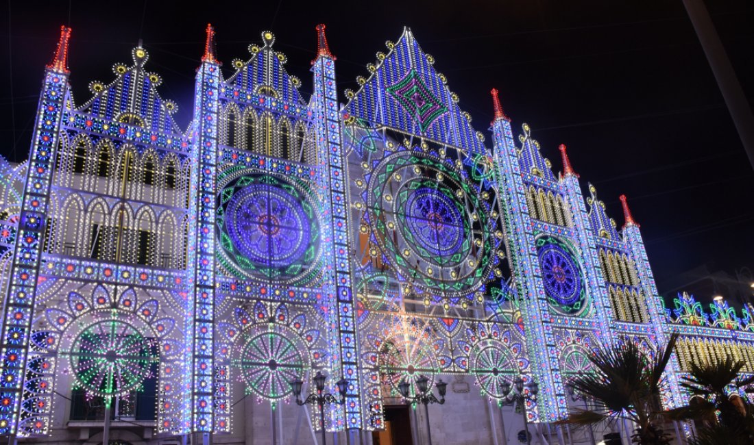 Luminarie per la festa di San Rocco, patrono di Casamassima. Credits Forben / Shutterstock