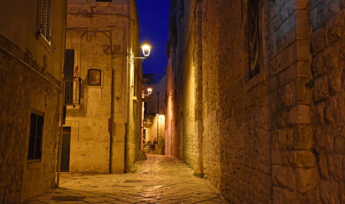 Una stradina del Borgo Antico. Credits Forben / Shutterstock