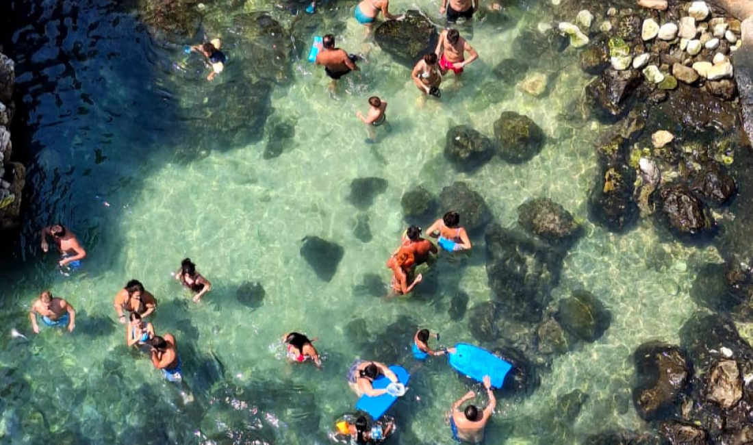 Le limpide acque in cui si immerge il ponte del Ciolo. Dai suoi 36 metri, c’è anche chi si tuffa… Credits Francesco Giro