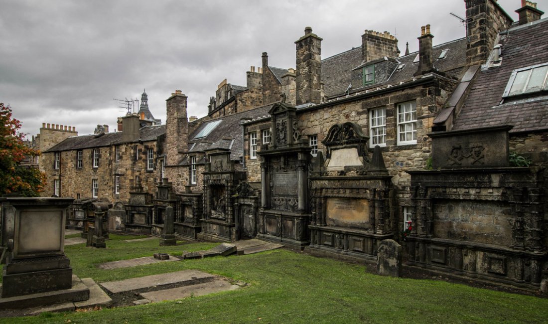 Greyfriars Kirkyard © Beatrice Roat