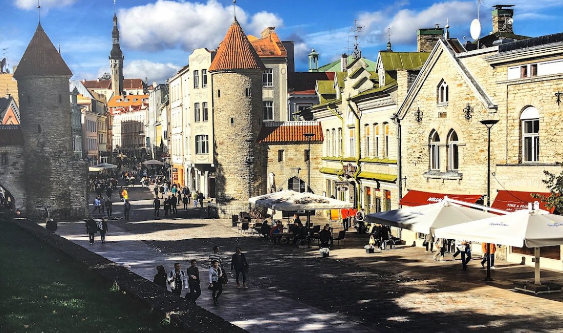 Ingresso alla città vecchia di Tallinn, con le sue caratteristiche mura © Francesco Giro