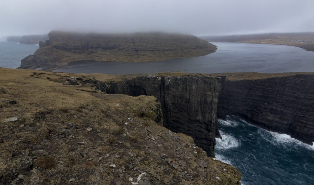 Il lago Sørvágsvatn © Elisa Polini e Luca Landoni