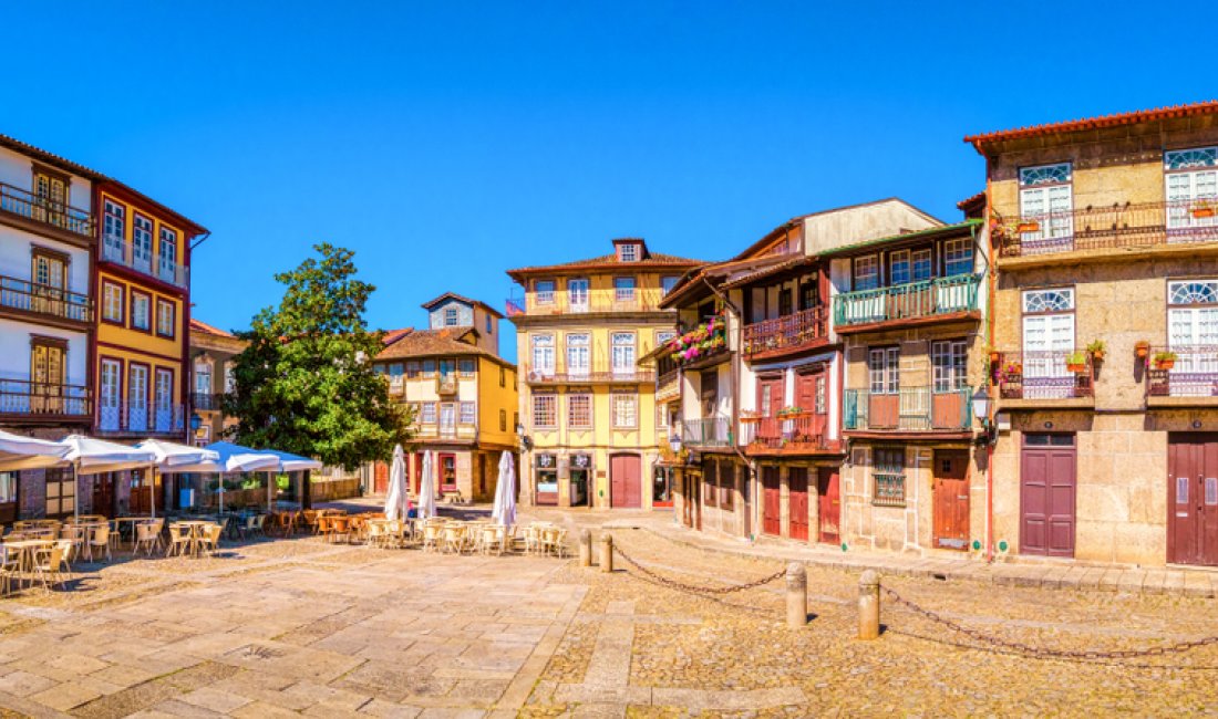 Praça de São Tiago a Guimarães. Credits LucVi / Shutterstock