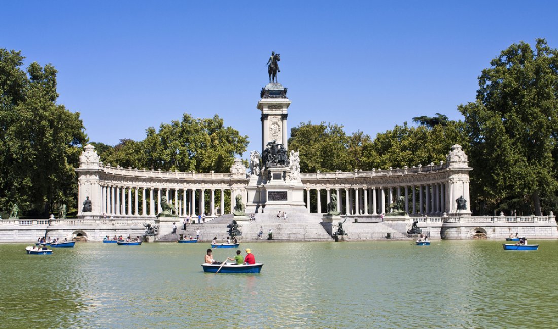 In barca a remi sul laghetto del Retiro. Credits Marques / Shutterstock