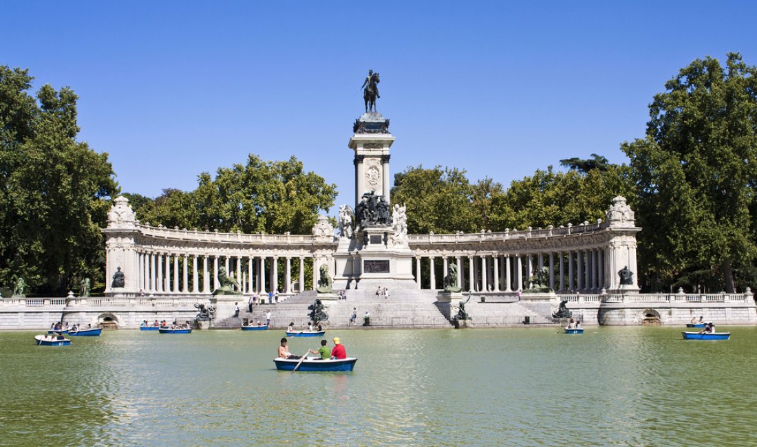 In barca a remi sul laghetto del Retiro. Credits Marques / Shutterstock