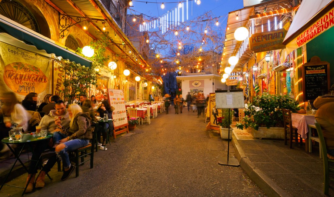 Una strada del quartiere di Psirri. Credits Milan Gonda / Shutterstock
