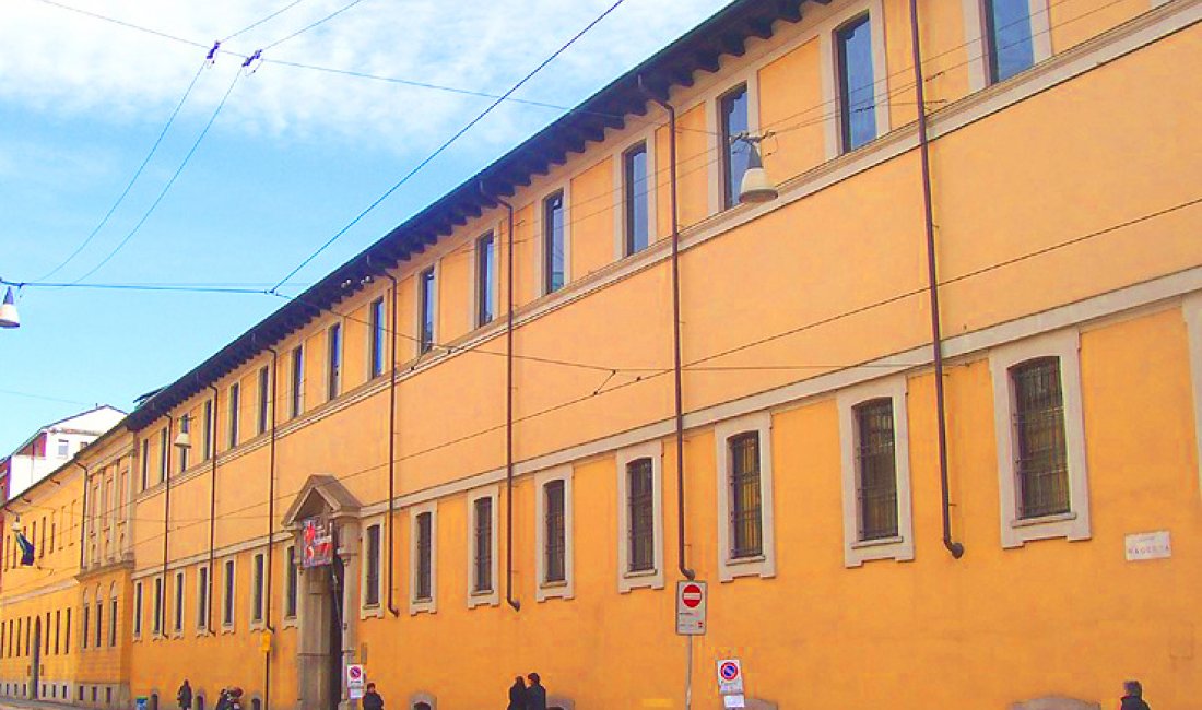 Milano, l'ingresso di Palazzo delle Stelline