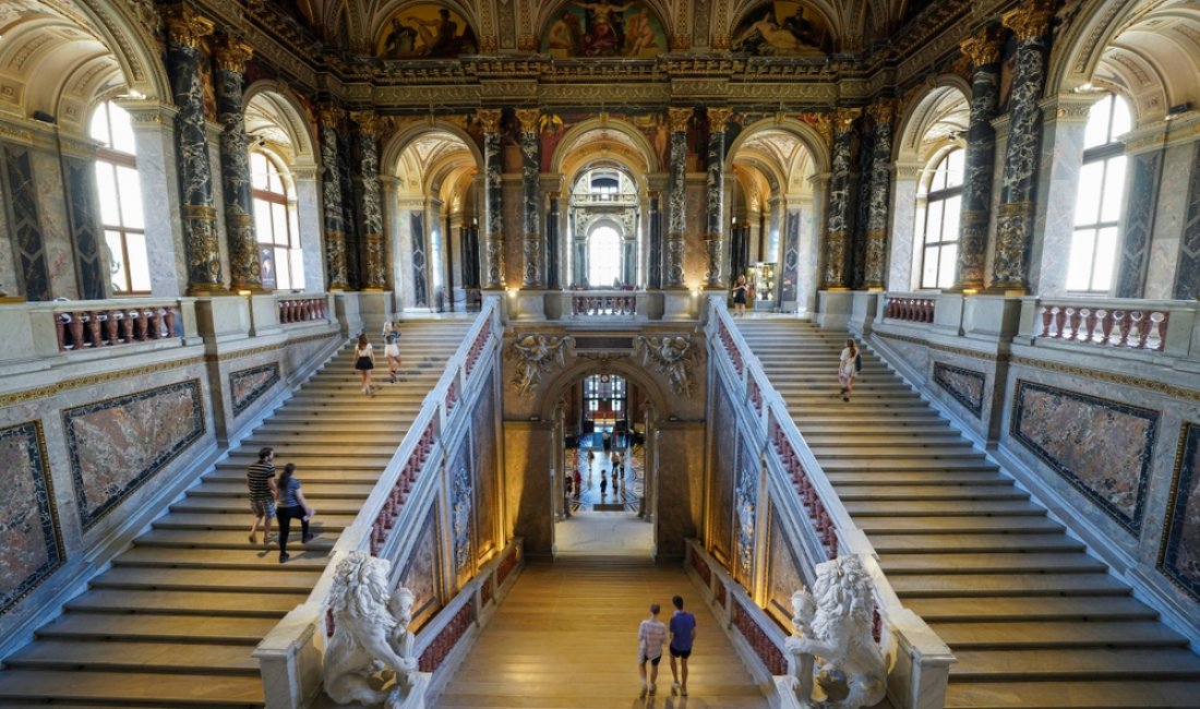 La scala principale del Kunsthistorisches Museum. Credits Old Town Tourist / Shutterstock