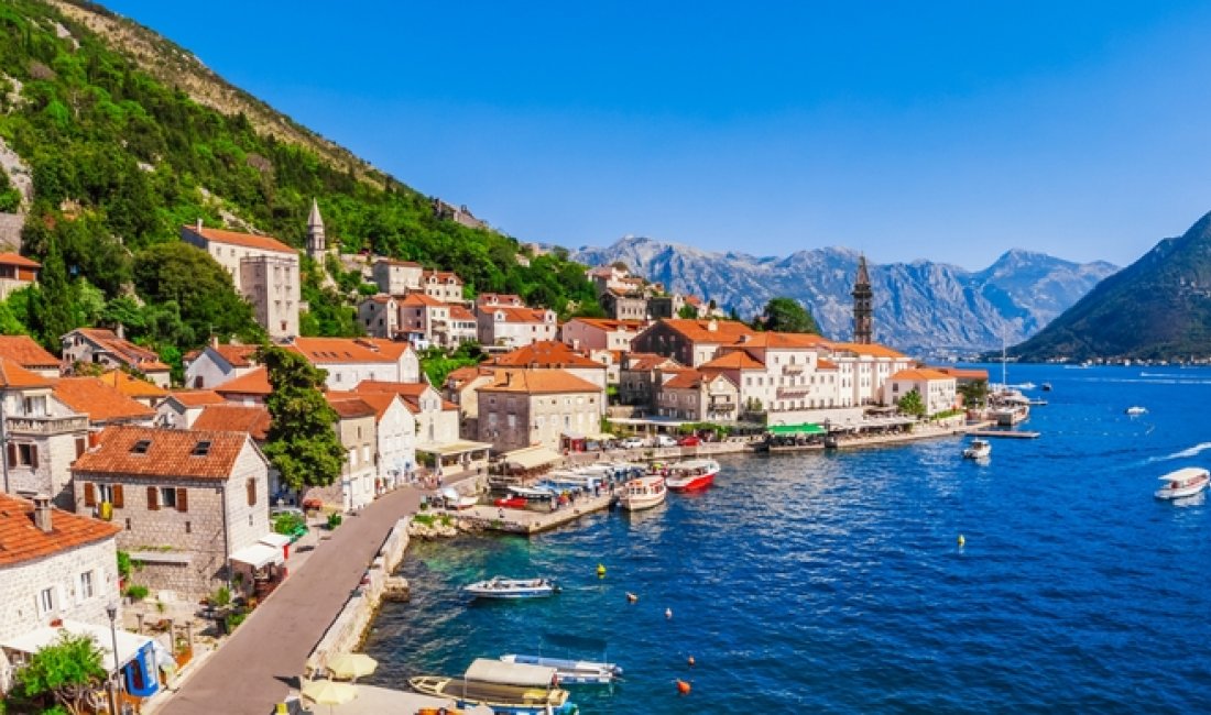 Il borgo di Perast, nelle Bocche di Cattaro. Credits Oleg_P / Shutterstock