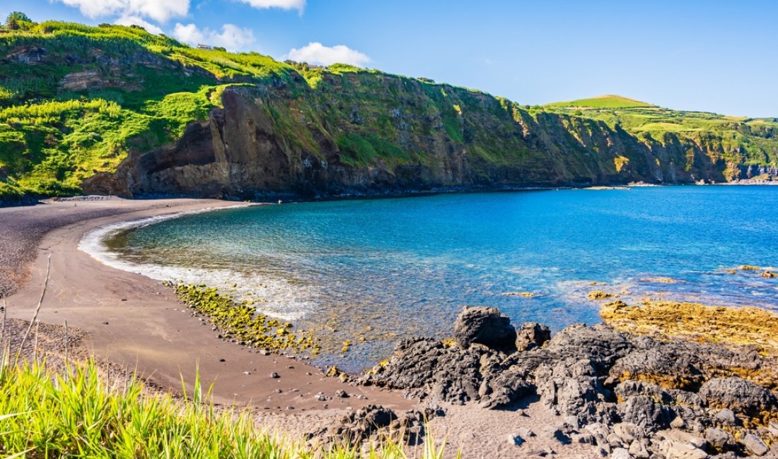 Un tratto di costa a São Miguel. Credits Pawel Kazmierczak / Shutterstock