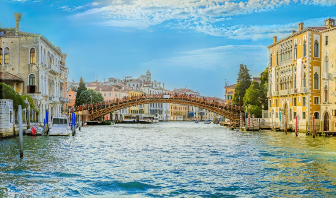 Il Ponte dell'Accademia. Credits Peter Vanco / Shutterstock