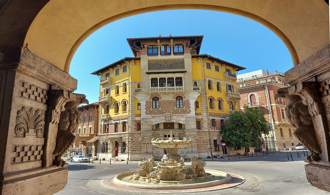Quartiere Coppedè: piazza Mincio con Palazzo del Ragno. Credits Stefania Mezzetti