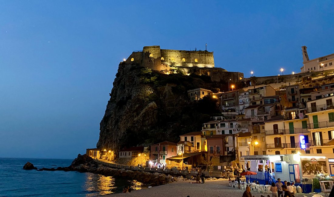 Scilla in un crepuscolo di settembre | Credit Francesca Russo