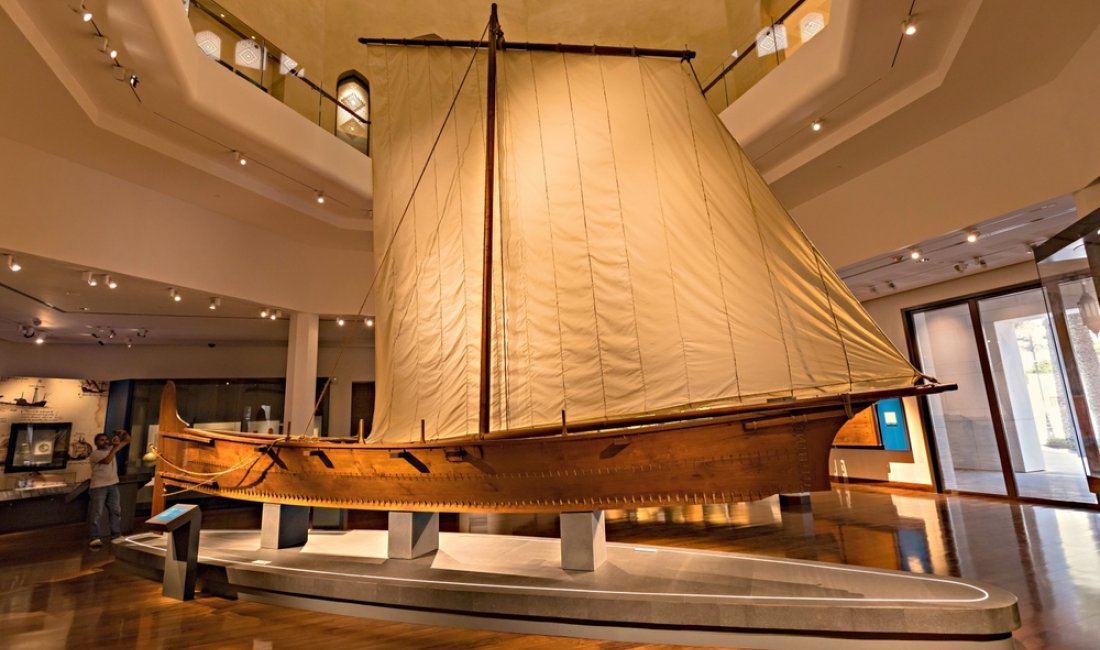 Una imbarcazione tradizionale omanita esposta al National Museum. Credits Sun_Shine / Shutterstock