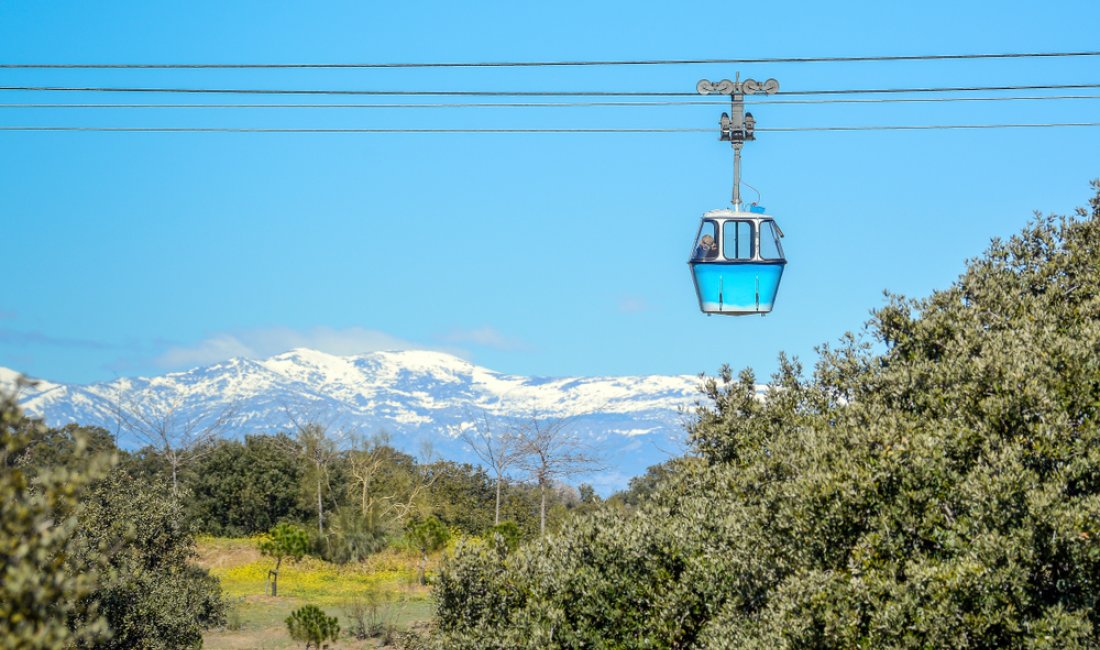 Il Teleférico de Madrid collega due dei grandi parchi della città. Credits Suradech Singhanat / Shutterstock
