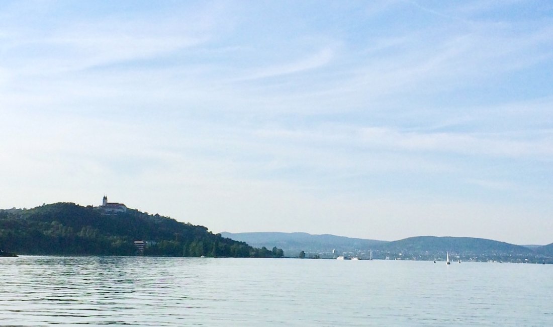 L’abbazia di Tihany vista dal Lago Balaton © Erika Scafuro