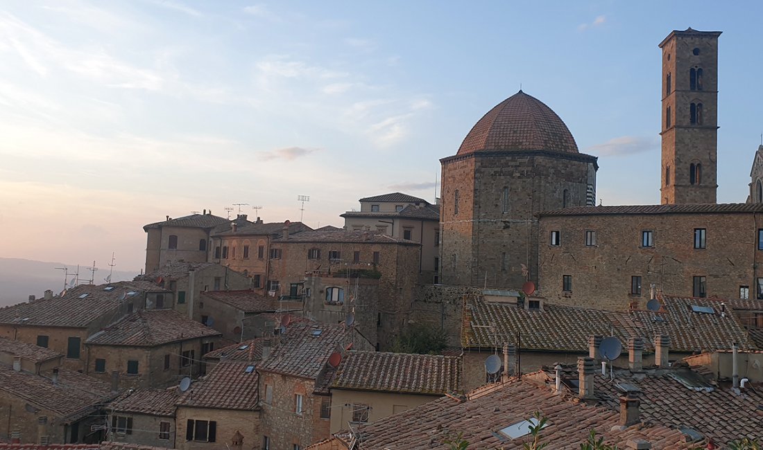 Volterra al tramonto. Credits Francesco Giro