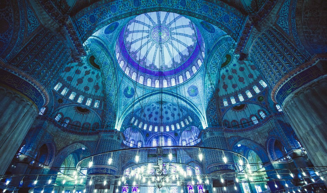 L'interno della Moschea Blu. Credist Yarygin / Shutterstock