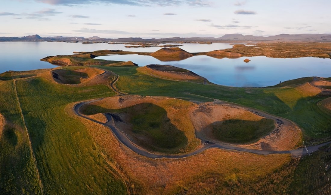 Il lago Mývatn al tramonto. Credits africa2008st / Shutterstock