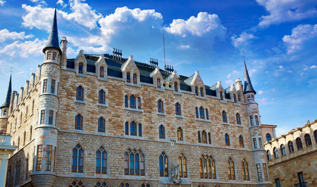 Casa Botines, un capolavoro di Gaudí. Credits lunamarina / Shutterstock