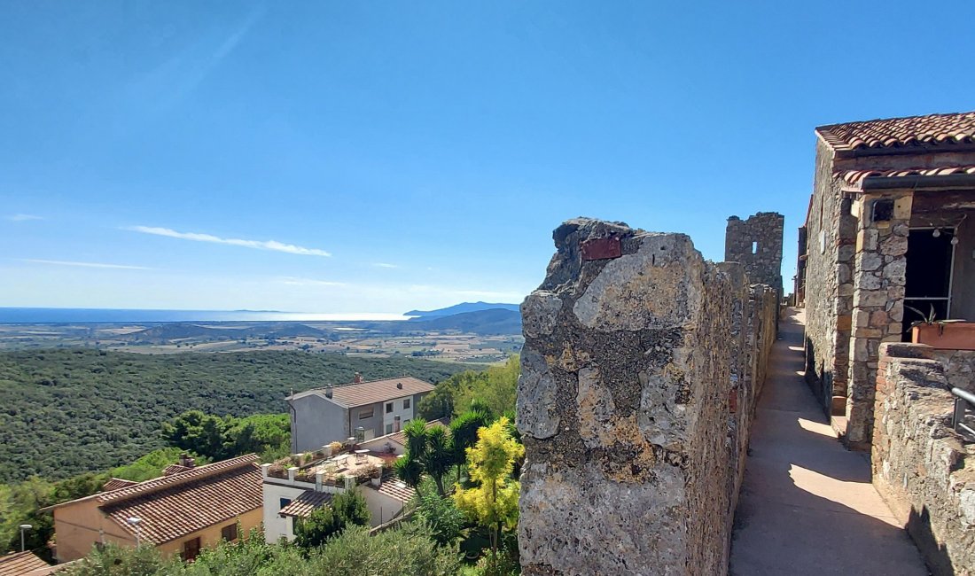 Capalbio: a spasso per le mura