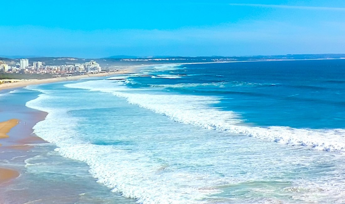 Costa da Caparica, le lunghe onde dell’Atlantico