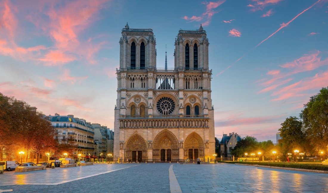 La piazza sulla quale si affaccia Notre Dame. Credits f11photo / Shutterstock