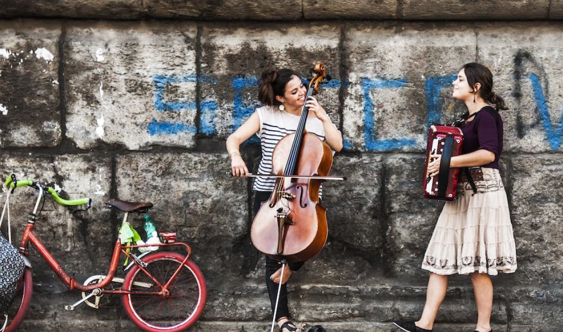 A Napoli la musica nasce in strada, spontaneamente