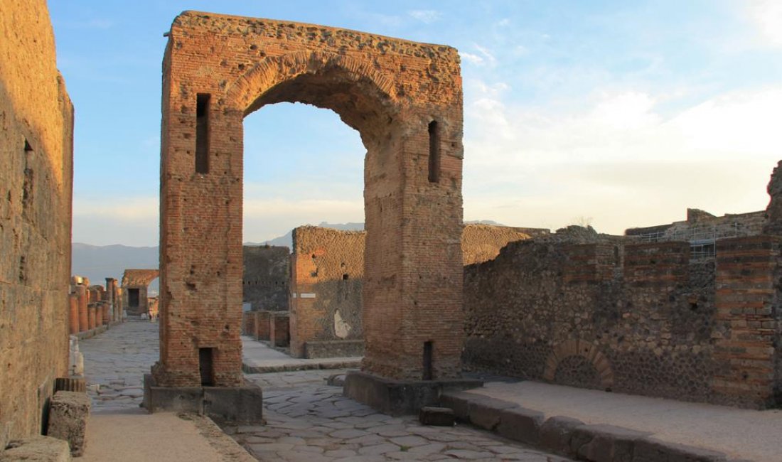 Pompei al tramonto Pompei © Umberto Miele