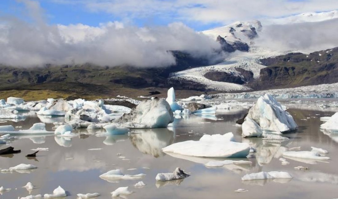 La laguna glaciale Jökulsárlón e la lingua del ghiacciaio © Umberto Miele 